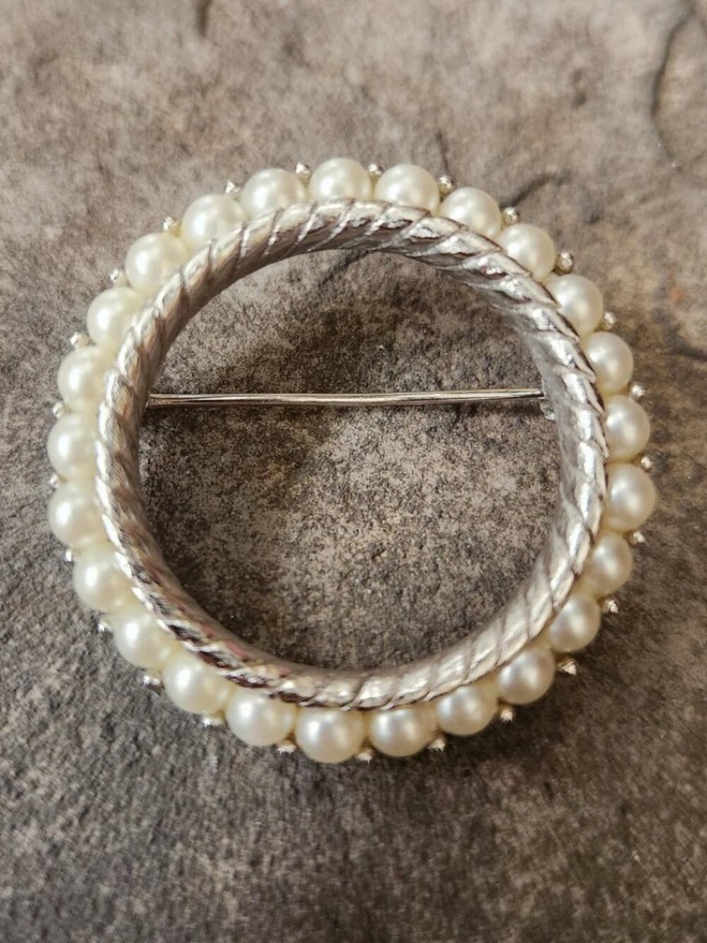Vtg Trifari Crown Faux Pearls Silver Tone Round Wreath Brooch Pin Signed 1.5” - Picture 13 of 14